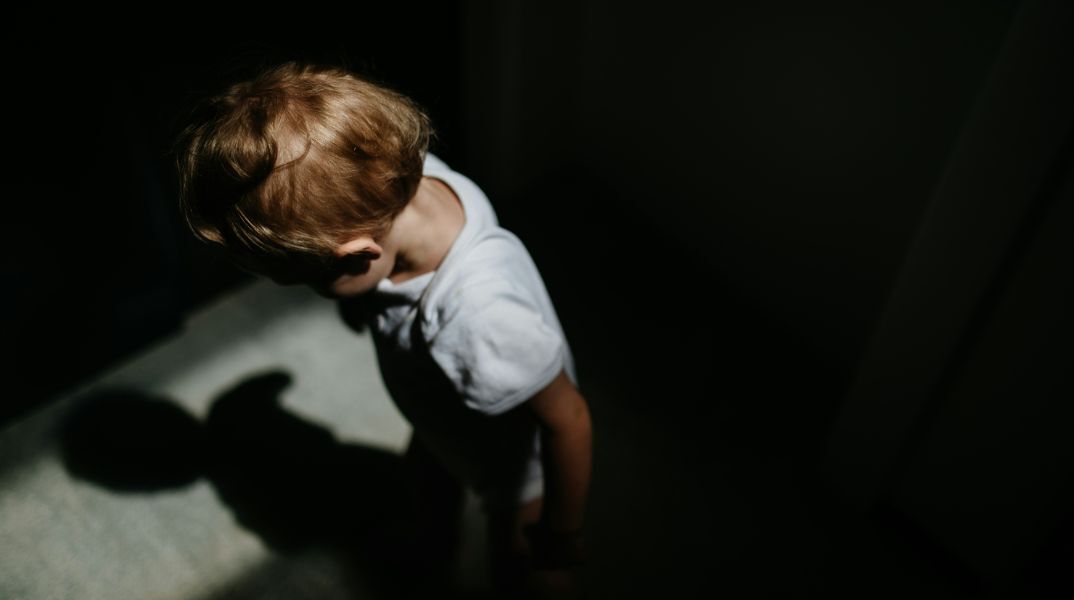 Πρέβεζα: Κοριτσάκι μόλις δύο ετών περιφερόταν μόνο του στο δρόμο 