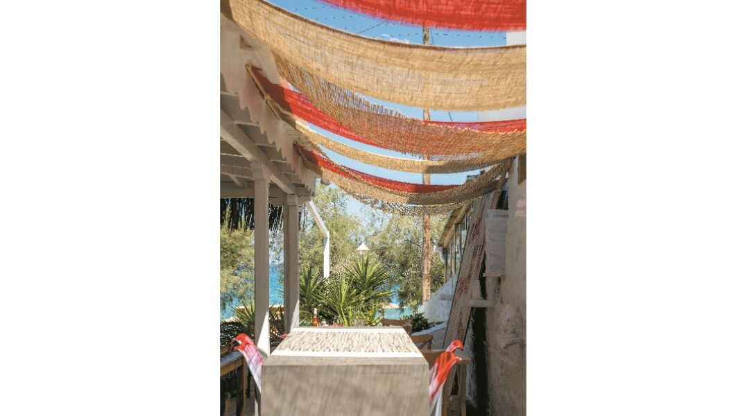 Kahuna Seaside Bar Restaurant