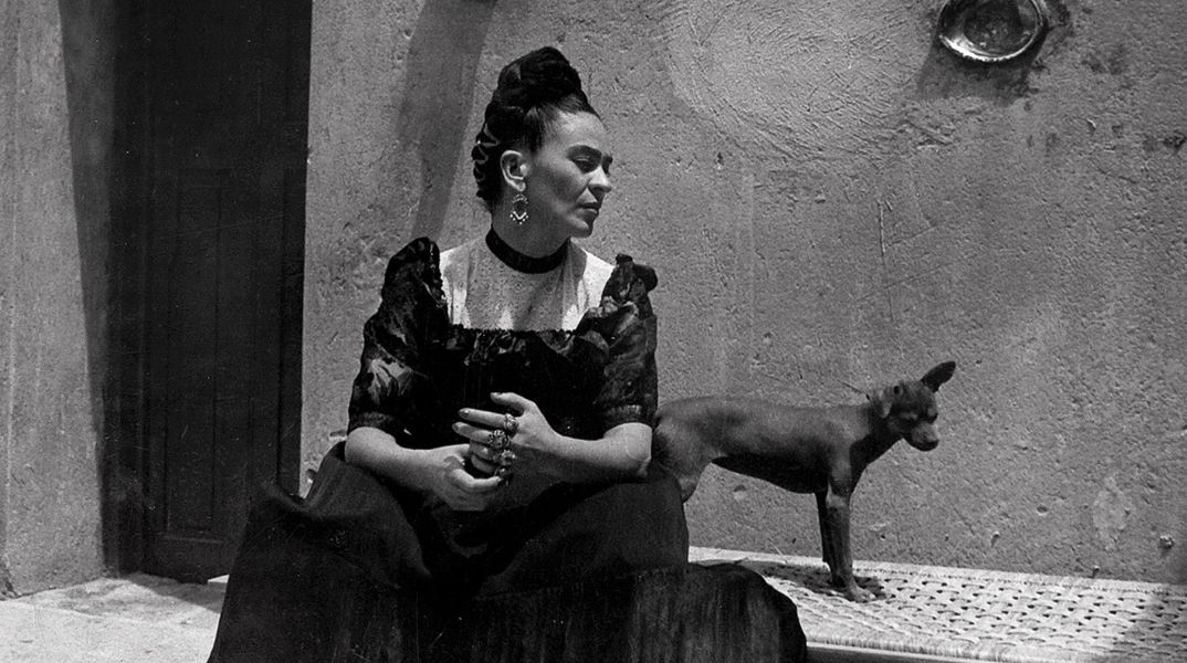 Το αρχείο της Φρίντα Κάλο έρχεται για πρώτη φορά στην Ελλάδα - 241 ανέκδοτες φωτογραφίες της στο MOMus Θεσσαλονίκης από τον Οκτώβριο 2025.