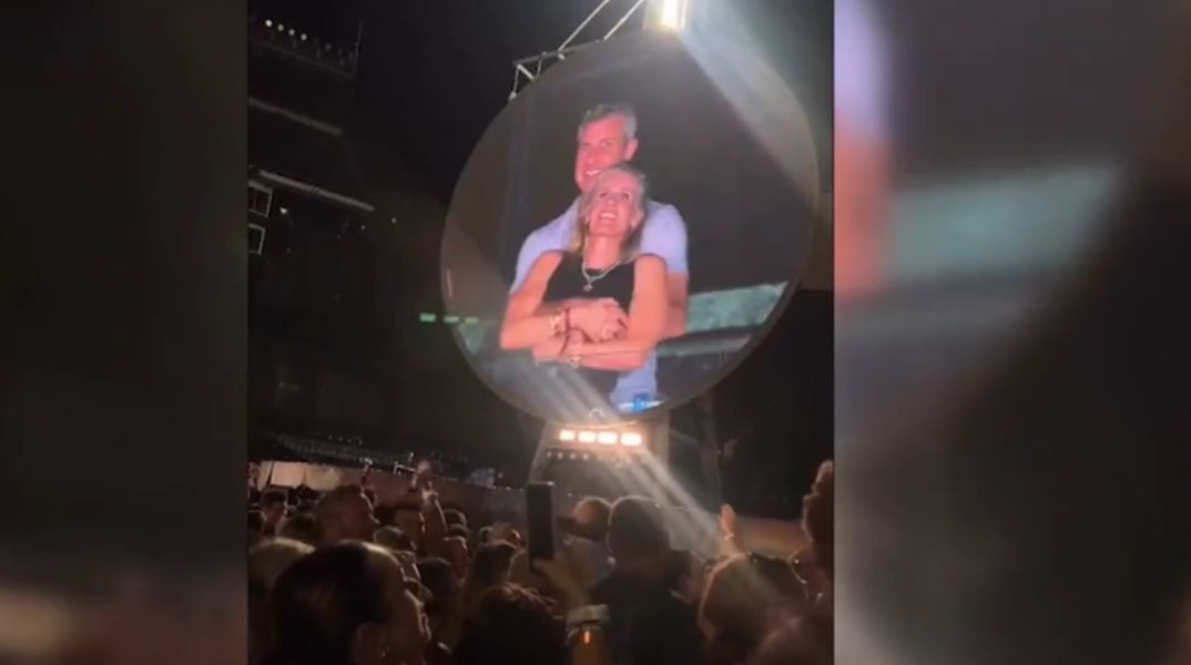 Nέα βίντεο από τη συναυλία των Coldplay με τον CEO της Astronomer και τη διευθύντρια HR - Eπίσημη έρευνα και αναστολή καθηκόντων από την εταιρεία.