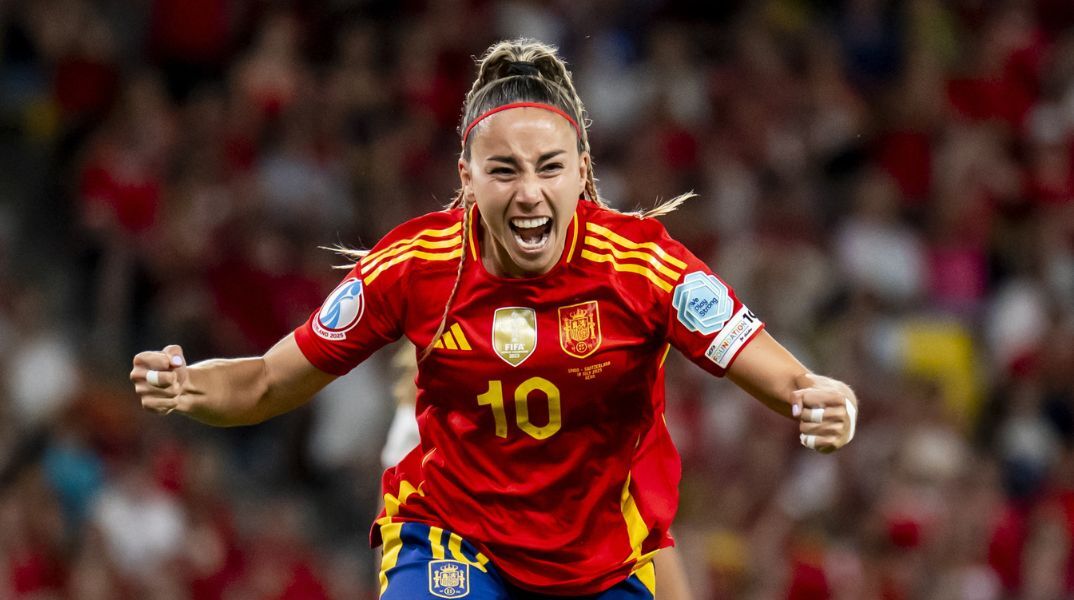 Η Ισπανία νίκησε την Ελβετία 2-0 και πέρασε στα ημιτελικά του Euro Γυναικών 2025, παρά τα δύο χαμένα πέναλτι και τη σπουδαία άμυνα των γηπεδούχων.