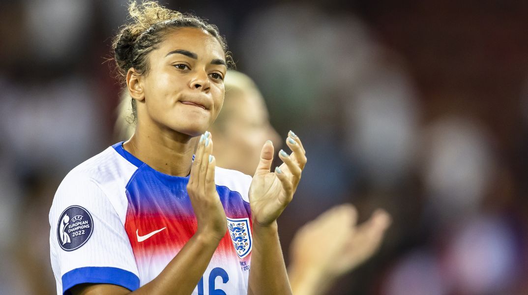 Euro Γυναικών 2025: Η Τζες Κάρτερ της Αγγλίας δέχθηκε ρατσιστικές επιθέσεις - Η ποδοσφαιρική ομοσπονδία ζητά νέα μέτρα για την αντιμετώπιση του φαινομένου.