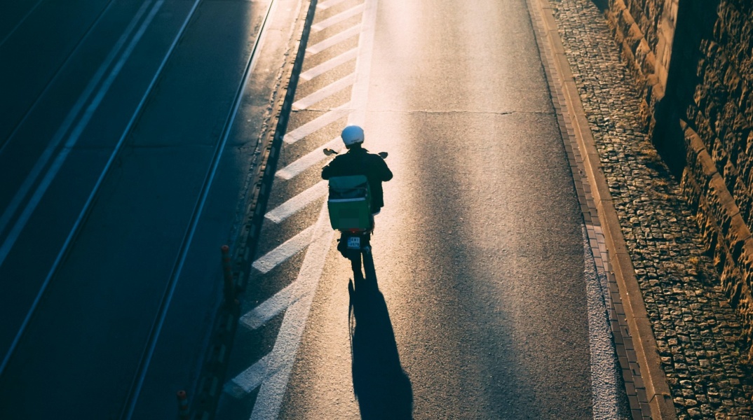 Διανομέας στον δρόμο