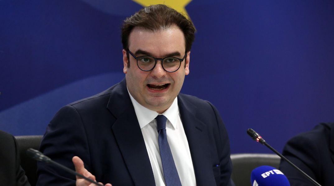 Κυριάκος Πιερρακάκης: Μηδενικές πλέον οι χρεώσεις για αναλήψεις από ΑΤΜ τρίτων - Πλαφόν 1,5€ για άλλες προμήθειες