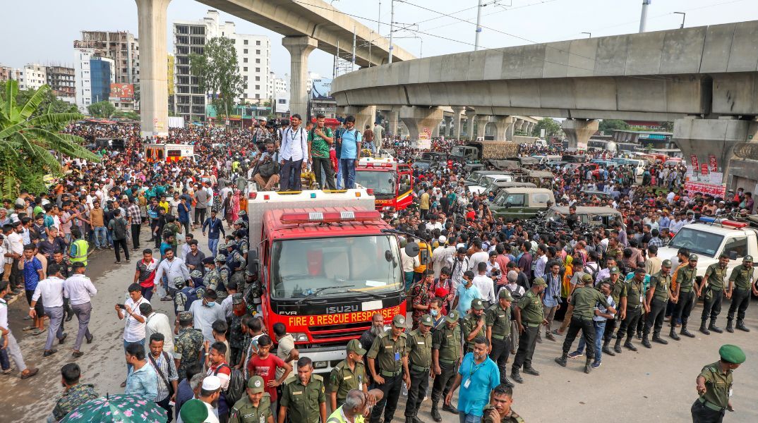 Μπανγκλαντές: Αεροσκάφος της Πολεμικής Αεροπορίας συνετρίβη σε σχολείο στην Ντάκα - 19 νεκροί, 164 τραυματίες - Ο πιλότος μεταξύ των θυμάτων.