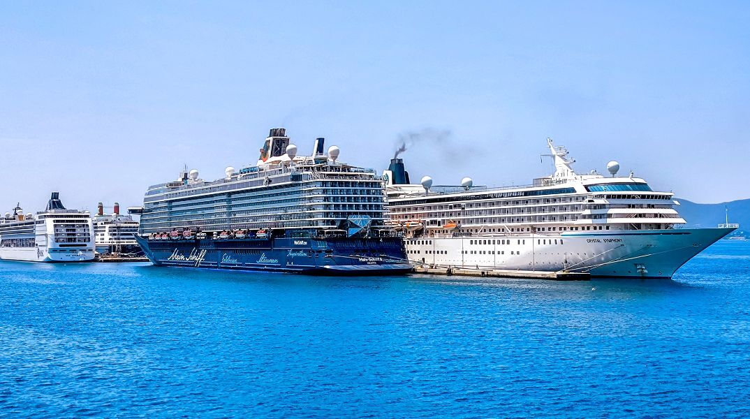 Σε ισχύ από 21 Ιουλίου το τέλος κρουαζιέρας για αποβιβάσεις σε ελληνικά λιμάνια, με έσοδα για έργα τουρισμού και στήριξη τοπικών κοινωνιών.