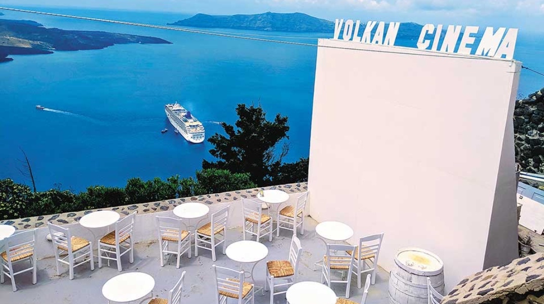 Τα ωραιότερα θερινά των νησιών: Η μεγάλη οθόνη με θέα Αιγαίο