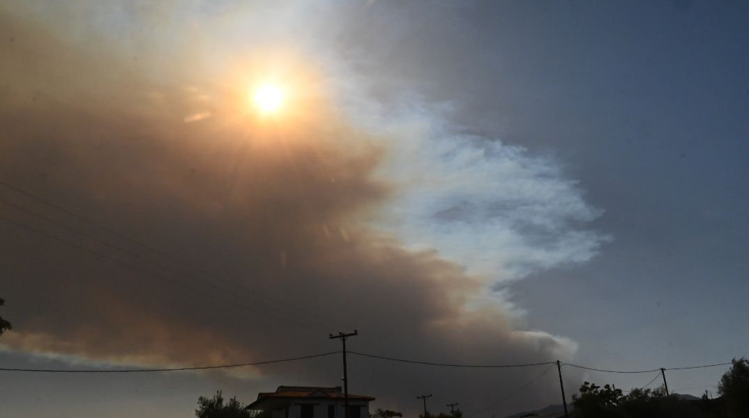 Ανεξέλεγκτη η φωτιά στον Φενεό Κορινθίας - Εκκενώθηκαν Καστανιά, Λαύκα και Καρτέρι