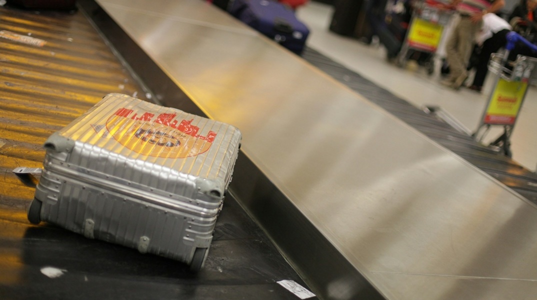 Βαλίτσα σε αεροδρόμιο