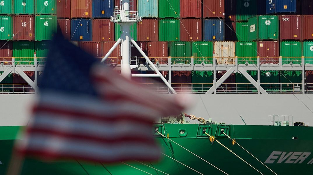 Ευρωπαϊκή Ένωση: Απειλεί με δασμούς €100 δισ. σε αμερικανικά προϊόντα αν ο πρόεδρος Τραμπ δεν συναινέσει σε εμπορική συμφωνία