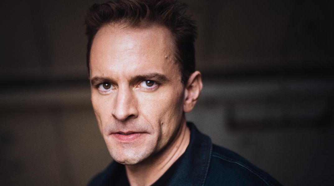 Ο ηθοποιός Τζιν Ζιλέτ επιστρέφει στην Αθήνα το φθινόπωρο για 15 παραστάσεις του μονολόγου «Αρτώ/Βαν Γκογκ» στο Θέατρο Σημείο από 1-19 Οκτωβρίου.