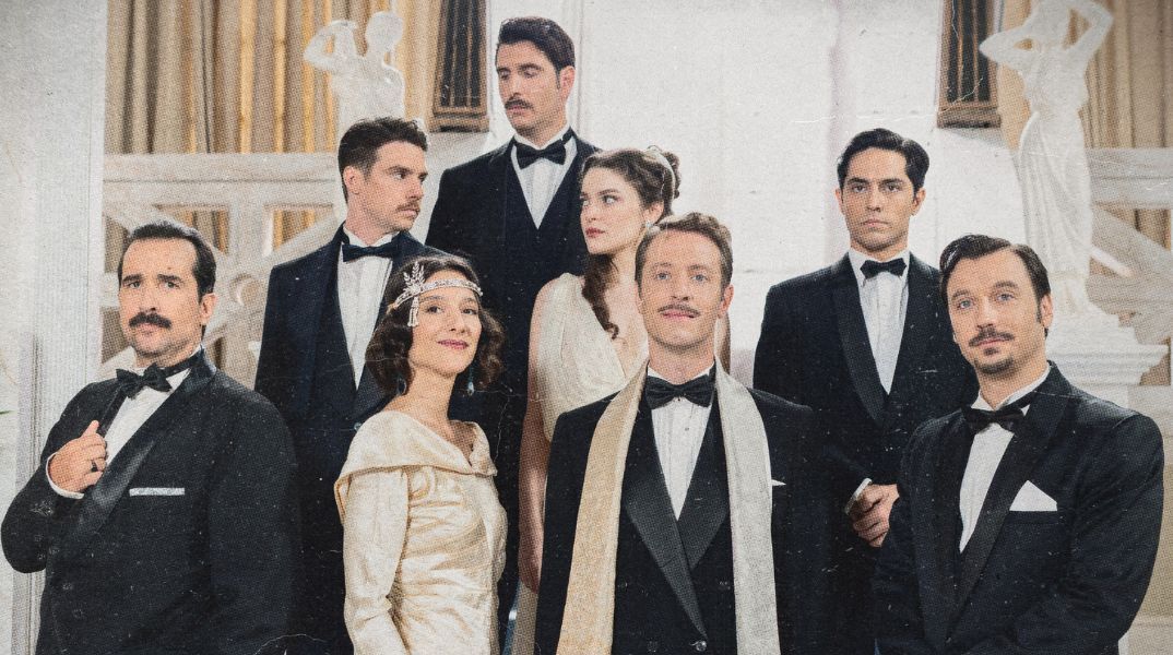 Grand Hotel: Η σειρά του ΑΝΤ1 επιστρέφει - Το τρέιλερ του 2ου κύκλου αποκαλύπτει νέα μυστικά, επικίνδυνους έρωτες και ανατροπές.