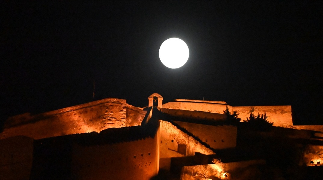 Πανσέληνος Αυγούστου