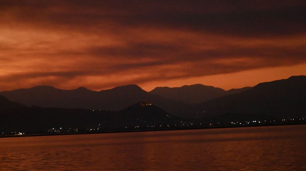 Διάσπαρτες εστίες στον Φενεό - Πάνω από 11.000 στρέμματα δάσους κάηκαν