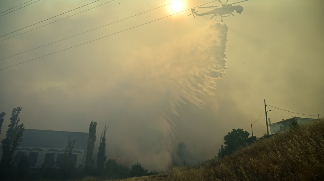 Φωτιά τώρα στις Αφίδνες -  Μεγάλο το μέτωπο