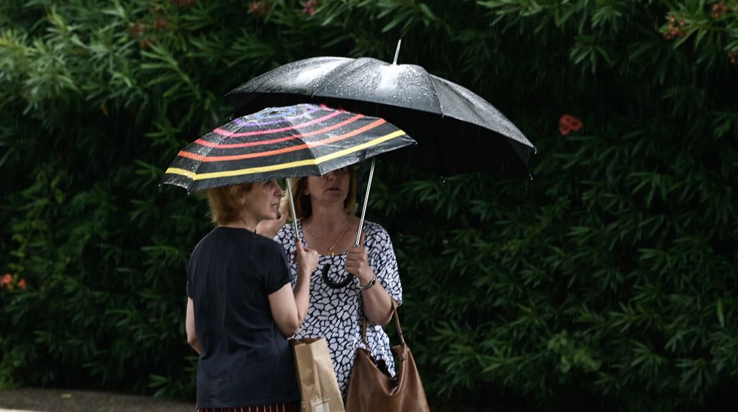 Καιρός: Μετά τον καύσωνα έρχονται βροχές και καταιγίδες - Ποιες περιοχές επηρεάζονται