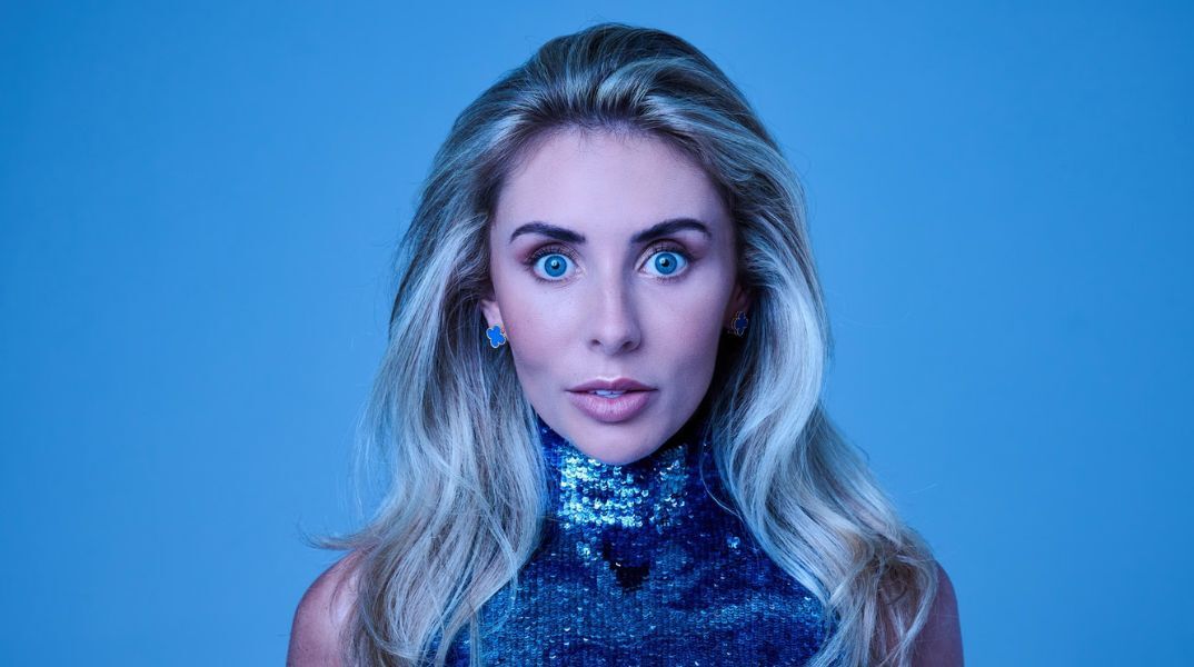 Τι πιστεύουν οι γονείς της Μπόνι Μπλου για την επιλογή σταδιοδρομίας της - Νέο ντοκιμαντέρ του Channel 4 για τη ζωή της δημιουργού περιεχομένου ενηλίκων