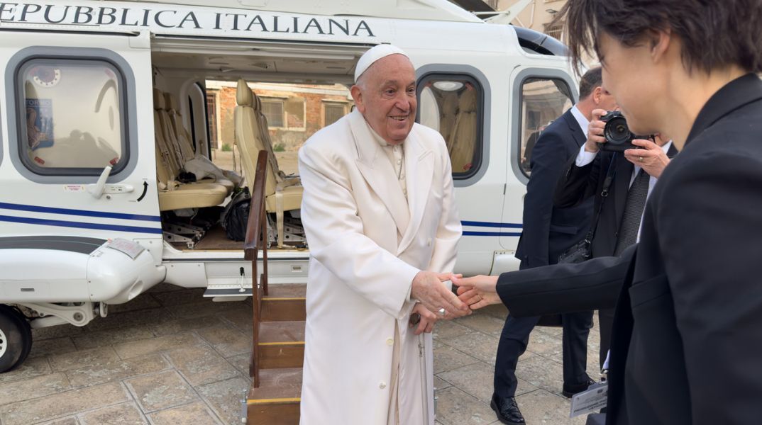 Στέγη: Ο Γιούργκεν Τέλερ εγκαινιάζει το Onassis Ready με την έκθεση you are invited, στη μεγαλύτερη παρουσίαση του έργου του στην Ελλάδα.