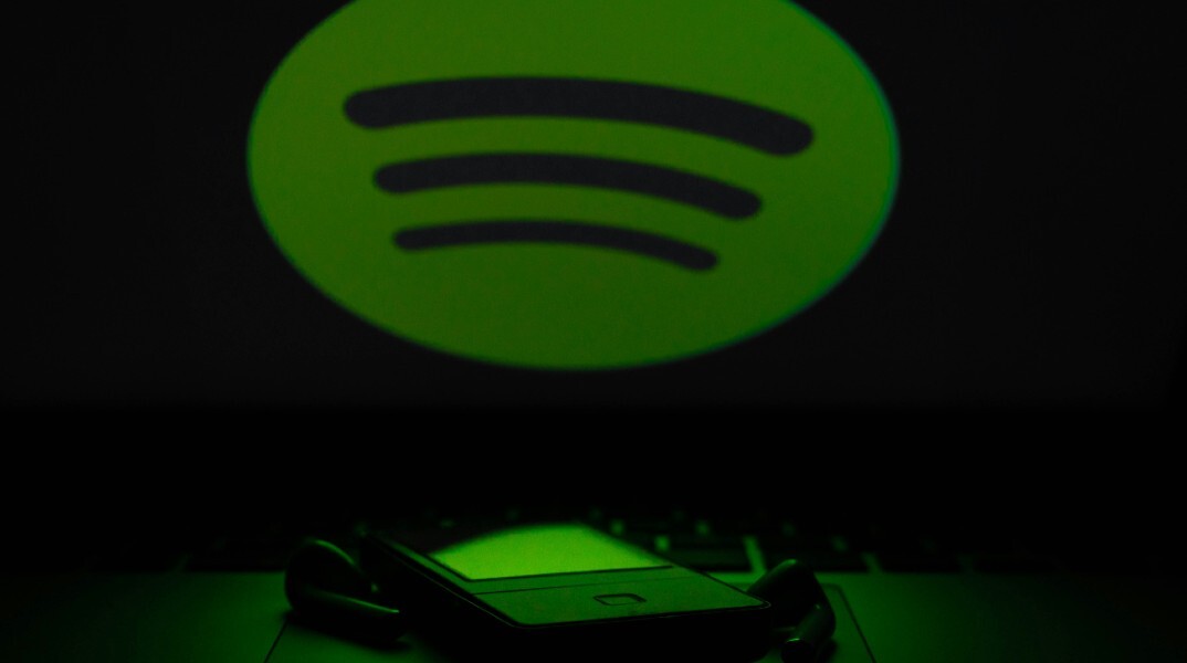 Το Spotify παραδέχεται πως «μένει πίσω» στις διαφημίσεις και η μετοχή του κατρακυλά - Οι δηλώσεις του CEO και η υποχώρηση της μετοχής