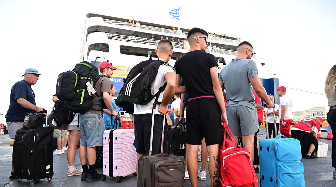 Η ατάκα νεαρού για τις νύχτες των διακοπών του - «Κάτι που δεν πρέπει να πούμε στην κάμερα»