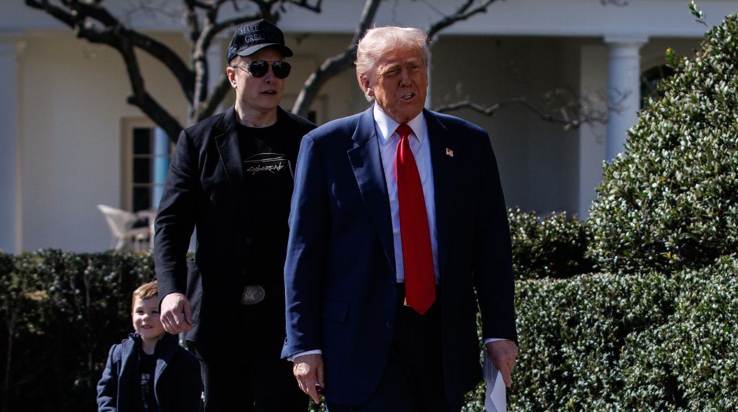 Έλον Μασκ: Νέα έγγραφα δείχνουν ότι ο μεγιστάνας της τεχνολογίας δώρισε 15 εκατ. δολάρια σε Ντόναλντ Τραμπ και Ρεπουμπλικανούς, παρά τις δημόσιες διαφωνίες τους