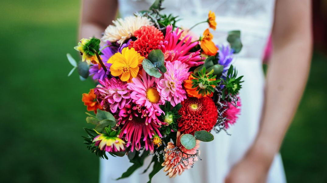 Ποιοι γιορτάζουν σήμερα 4 Αυγούστου 2025; Το εορτολόγιο της Athens Voice σου τους θυμίζει. Μην ξεχάσεις να τους δώσεις τις καλύτερες ευχές σου!