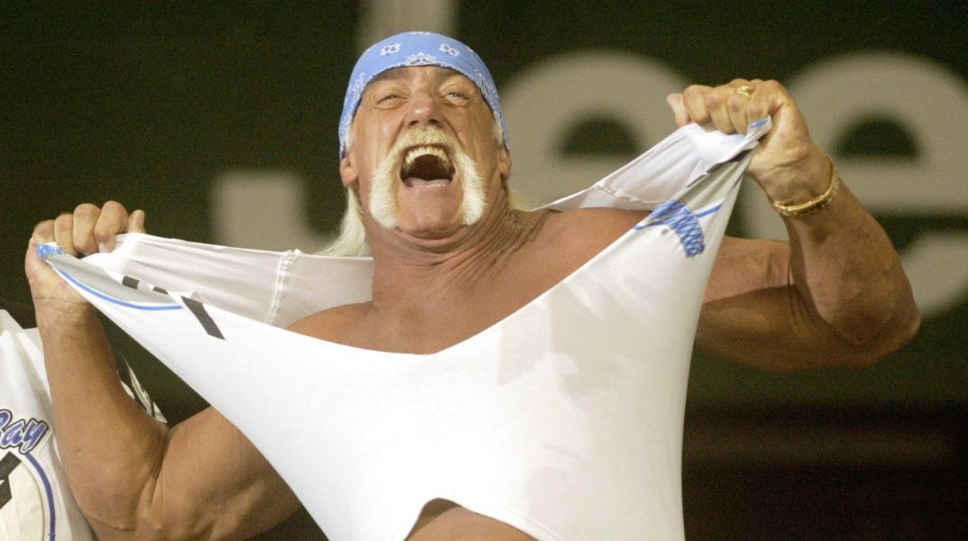 Ο Χαλκ Χόγκαν πέθανε στα 71 του από ανακοπή καρδιάς - Η Φλόριντα τιμά τον θρύλο της WWE με την «Ημέρα Hulk Hogan» και σημαίες μεσίστιες.