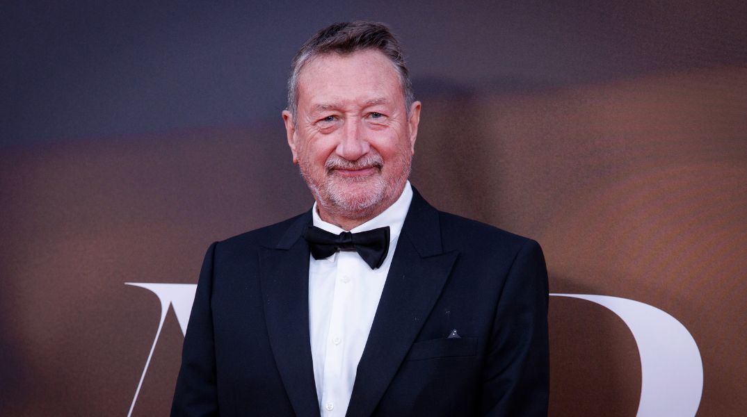 Ο Στίβεν Νάιτ γράφει το νέο φιλμ Τζέιμς Μποντ που σκηνοθετεί ο Ντενί Βιλνέβ - Άγνωστος ακόμα ο διάδοχος του Ντάνιελ Κρεγκ στον ρόλο του 007.