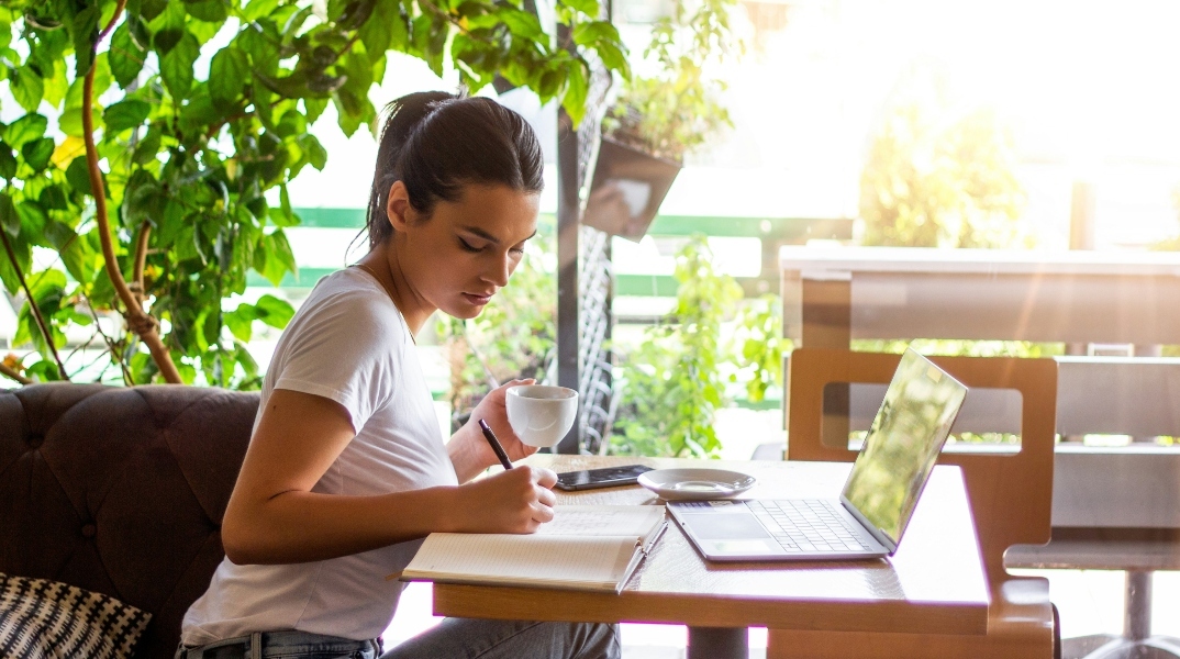 Retreats για συγγραφείς: Γράφοντας σε ένα δωμάτιο με θέα