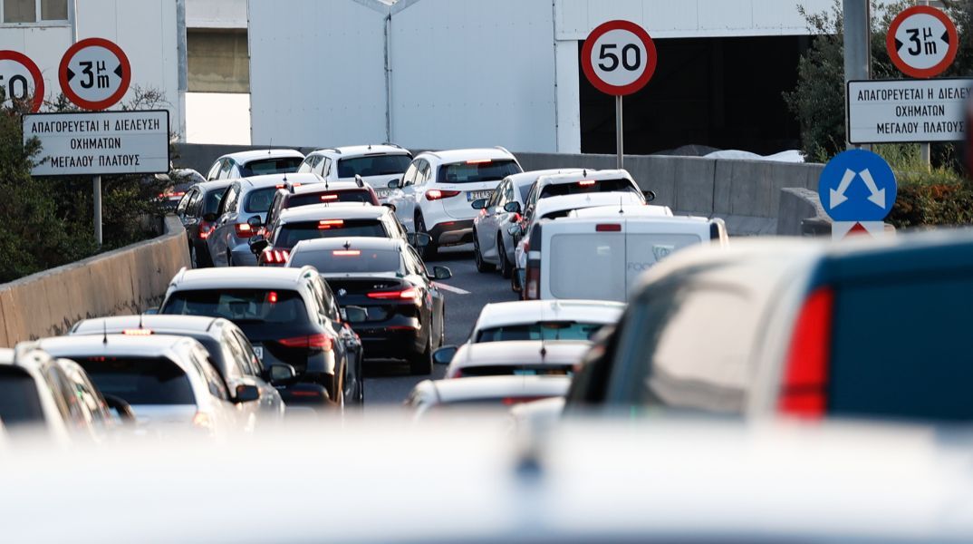 Κυκλοφοριακές ρυθμίσεις στην Αττική Οδό σήμερα Κυριακή λόγω συντήρησης - Κλειστοί οι κλάδοι προς και από τον Σ.Ε.Α. Μεσογείων έως τις 15:00.