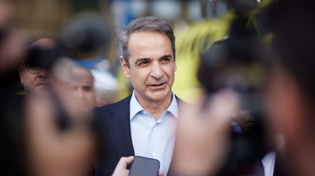 Ο Κυριάκος Μητσοτάκης αναλύει τις εξελίξεις σε εργασία, υποδομές, Έβρο, υγεία και άμυνα στην τελευταία ανασκόπηση πριν τις θερινές διακοπές.