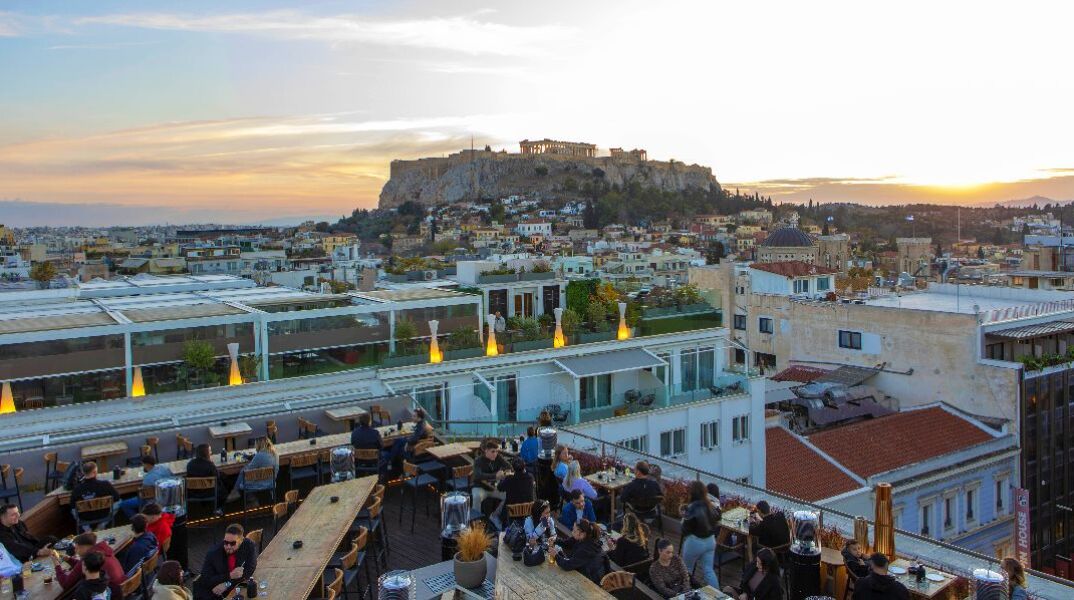 Ermou 18 Beyond the Horizon