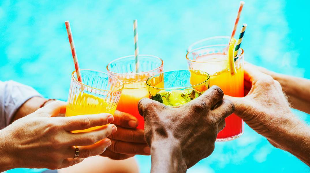 Gen Z και Millenials κάνουν unfollow στο αλκοόλ