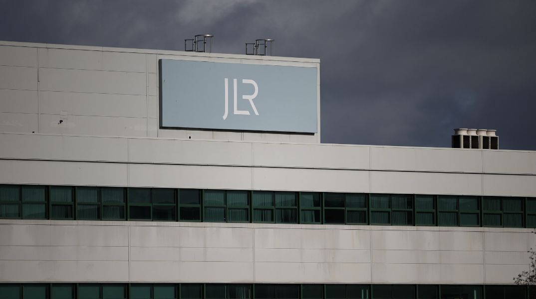 Kριτική από τον Ντόναλντ Τραμπ δέχεται η Jaguar για τη «woke» διαφήμισή της - Η εταιρεία βρίσκεται σε περίοδο ριζικών αλλαγών, ανακοίνωσε νέο CEO. 