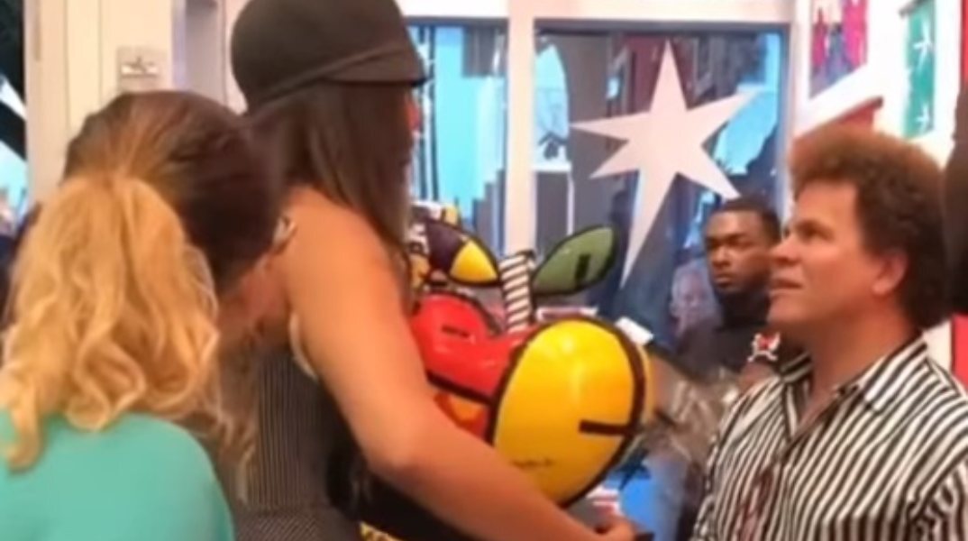 Καλλιτέχνης παίρνει αυτό που του αξίζει μετά την αγενή συμπεριφορά του σε σερβιτόρους εστιατορίου