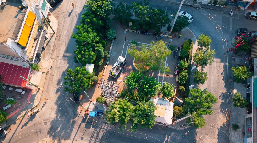 Ο Δήμος Αθηναίων αποκαθιστά 110 βανδαλισμένα LED φωτιστικά - Δούκας: Ο δημόσιος χώρος ανήκει σε όλους - Η ασφάλεια δεν διαπραγματεύεται.