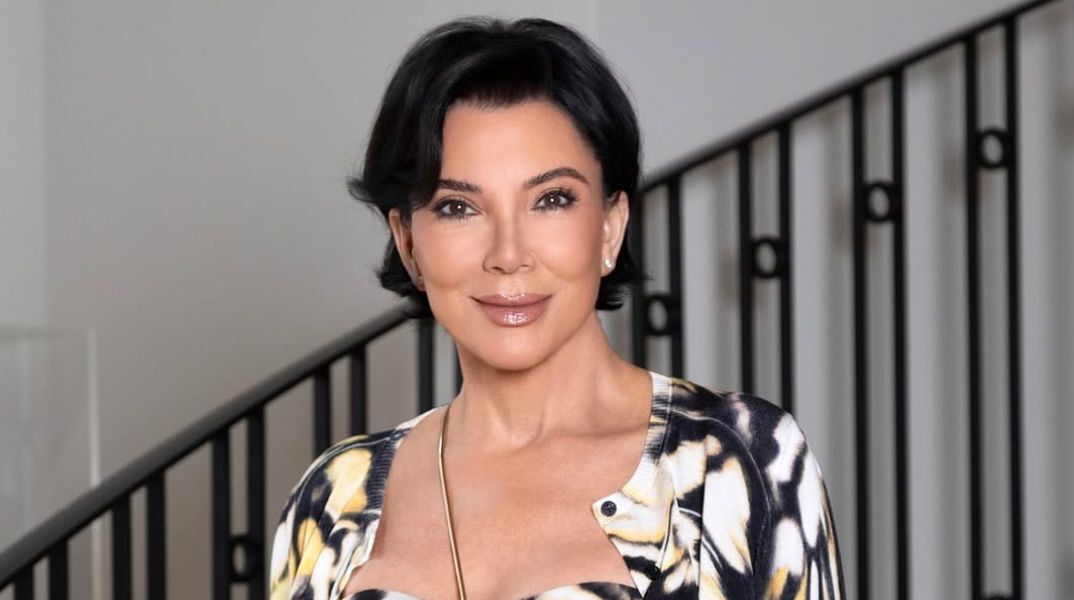 Η Κρις Τζένερ ανέβασε φωτό με πέδιλα και οι fans παρατήρησαν κάτι περίεργο στο αριστερό της πόδι - Το φημολογούμενο «έκτο δάχτυλο» των Καρντάσιαν επιστρέφει.