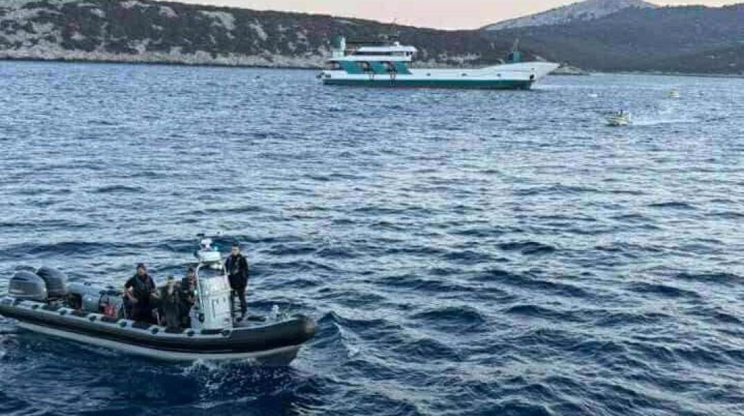 Προσάραξη φέρι μποτ στα Νέα Στύρα