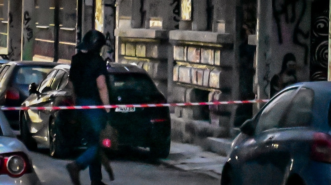 TEEM και κλειστός με κορδέλα δρόμος