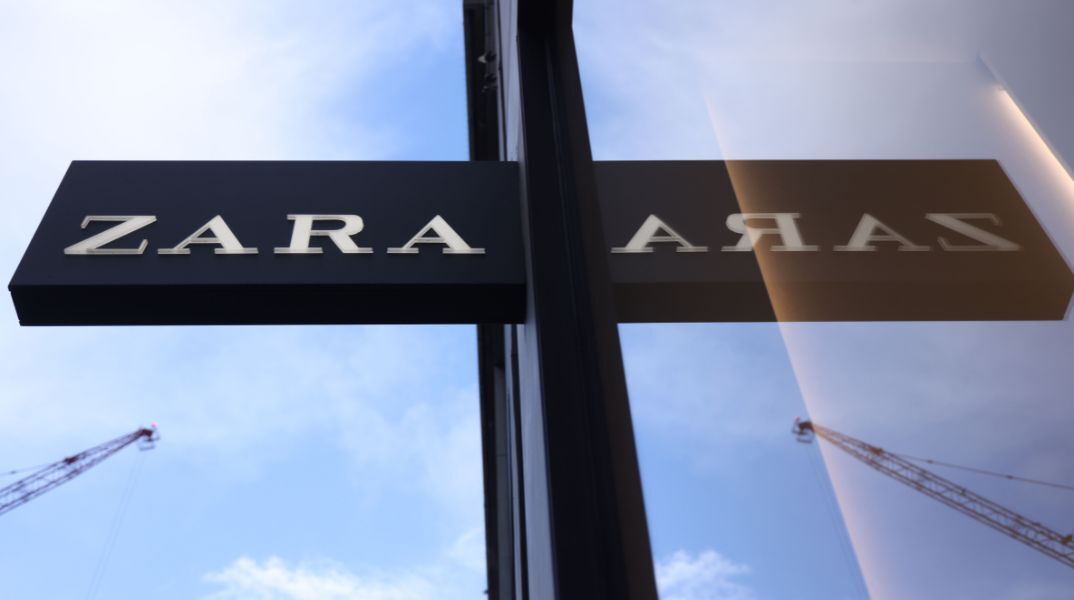 Η βρετανική Αρχή Διαφημιστικών Προτύπων απαγόρευσε διαφημίσεις της Zara λόγω ανθυγιεινά αδύνατων μοντέλων, απαιτώντας υπεύθυνη εικόνα 