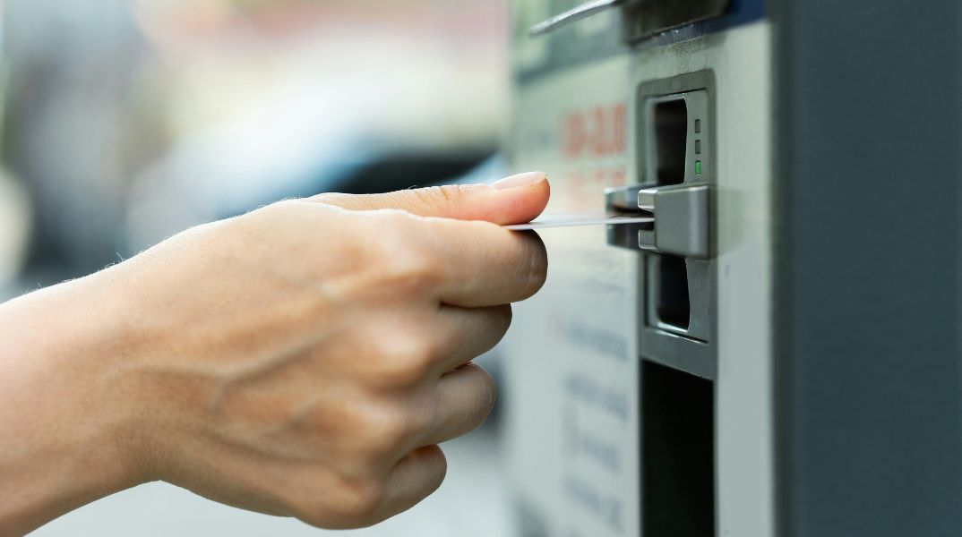 Δωρεάν αναλήψεις μετρητών από όλα τα ΑΤΜ των ελληνικών τραπεζών από τη Δευτέρα 11 Αυγούστου - Θέσπιση εθνικού πλαφόν για τρίτους παρόχους