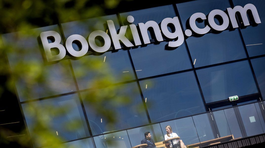 Περισσότερα από 10.000 ξενοδοχεία ζητούν αποζημιώσεις από την Booking για αθέμιτες ρήτρες και πιέσεις που παραμόρφωσαν την αγορά τα τελευταία 20 χρόνια.