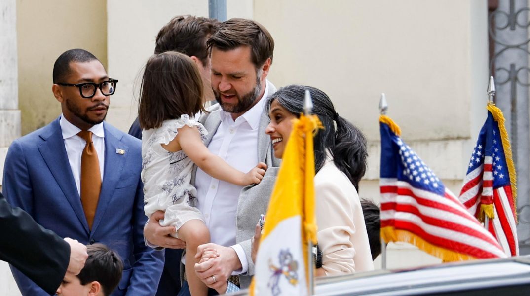 ΗΠΑ: Ο Τζέι Ντι Βανς φέρεται να εξασφάλισε αλλαγή στη ροή λίμνης για να διευκολυνθεί οικογενειακή βόλτα με καγιάκ - Εν μέσω περικοπών σε δημόσιες υπηρεσίες