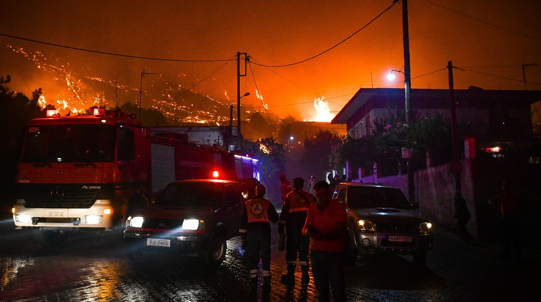 Φωτιά στην Ηλεία: Nέο μήνυμα από το 112 για απομάκρυνση των κατοίκων