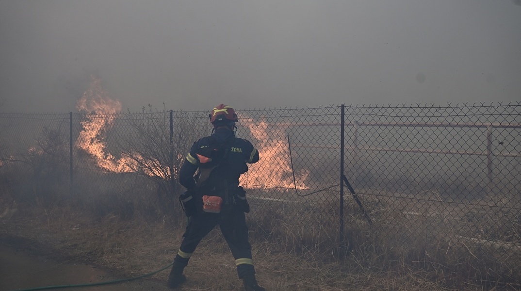 Μάχη με τις φλόγες στην Κεραταία