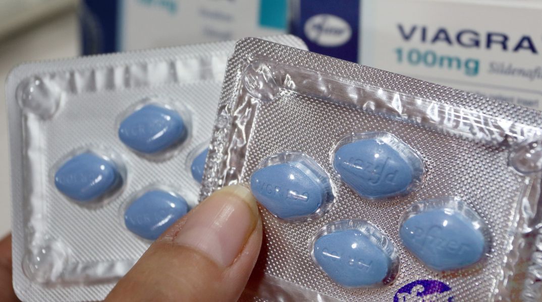 Κυκλοφορεί το «Viagra για γυναίκες»: Επιστήμονας δημιούργησε μη ορμονικό σκεύασμα που υπόσχεται να αναζωογονήσει τη σεξουαλική ζωή γυναικών μετά την εμμηνόπαυση