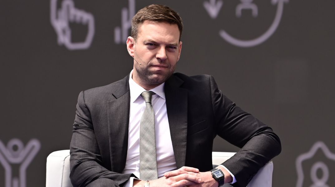 Ο Στέφανος Κασσελάκης κατέθεσε αγωγή κατά πρώην υποψήφιας βουλευτή του ΣΥΡΙΖΑ για την επιστροφή δανείου 10.000 ευρώ, το οποίο δόθηκε το 2023 