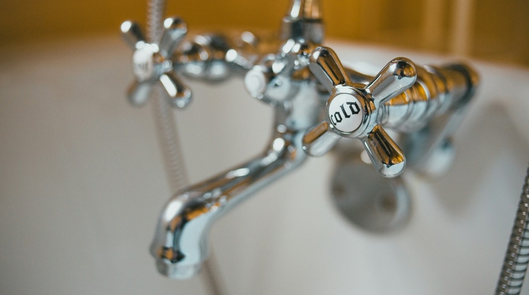 Βρύση μπάνιου