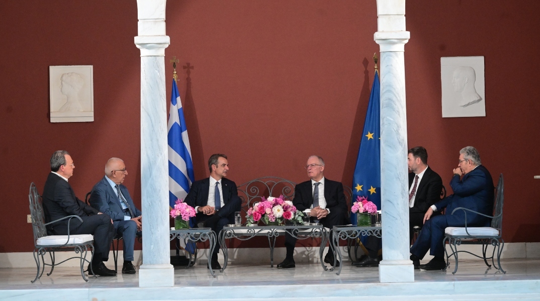 Τα όνειρα των πολιτικών αρχηγών: Ένα καλοκαιρινό πολιτικό αφήγημα.