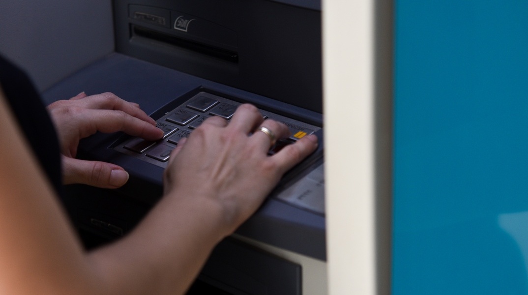 Άτομο σε ΑΤΜ